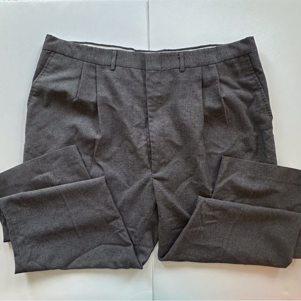 Flexslax gray straight leg dress pants men’s 42x30 (fits 42x29) style 84288‎